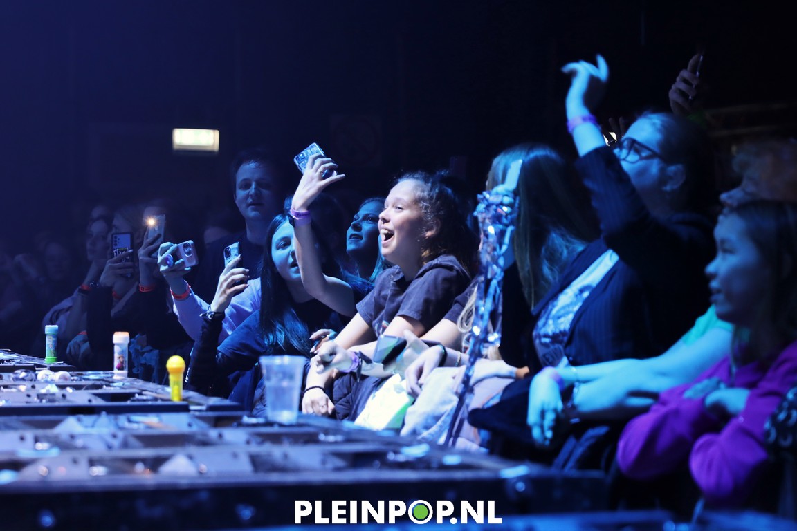 V R I J D A G     (73)